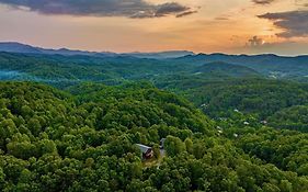 Panorama Mountain View Cabin, Less Than 10 Miles From Gatlinburg And Dollywood, Dog Friendly, 6 Bedrooms Sleeps 17, Fire Pit, Hottub, Washer Dryer, Fully Loaded Kitchen, Gameroom With A Tv, Pool Table, Arcade, Air Hockey, And Foosball